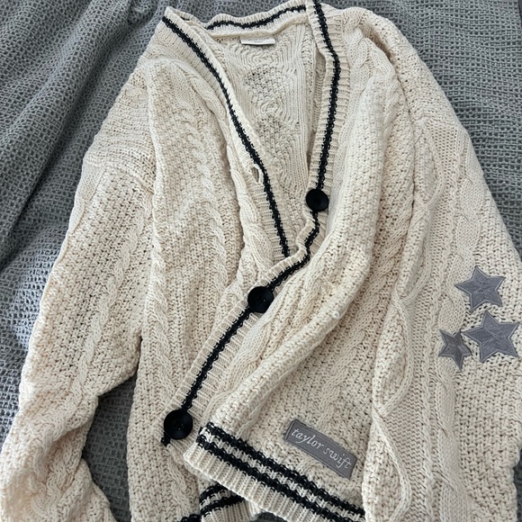 TAYLOR SWIFT 2024 FOLKLORE CARDIGAN - Picture 1 of 5